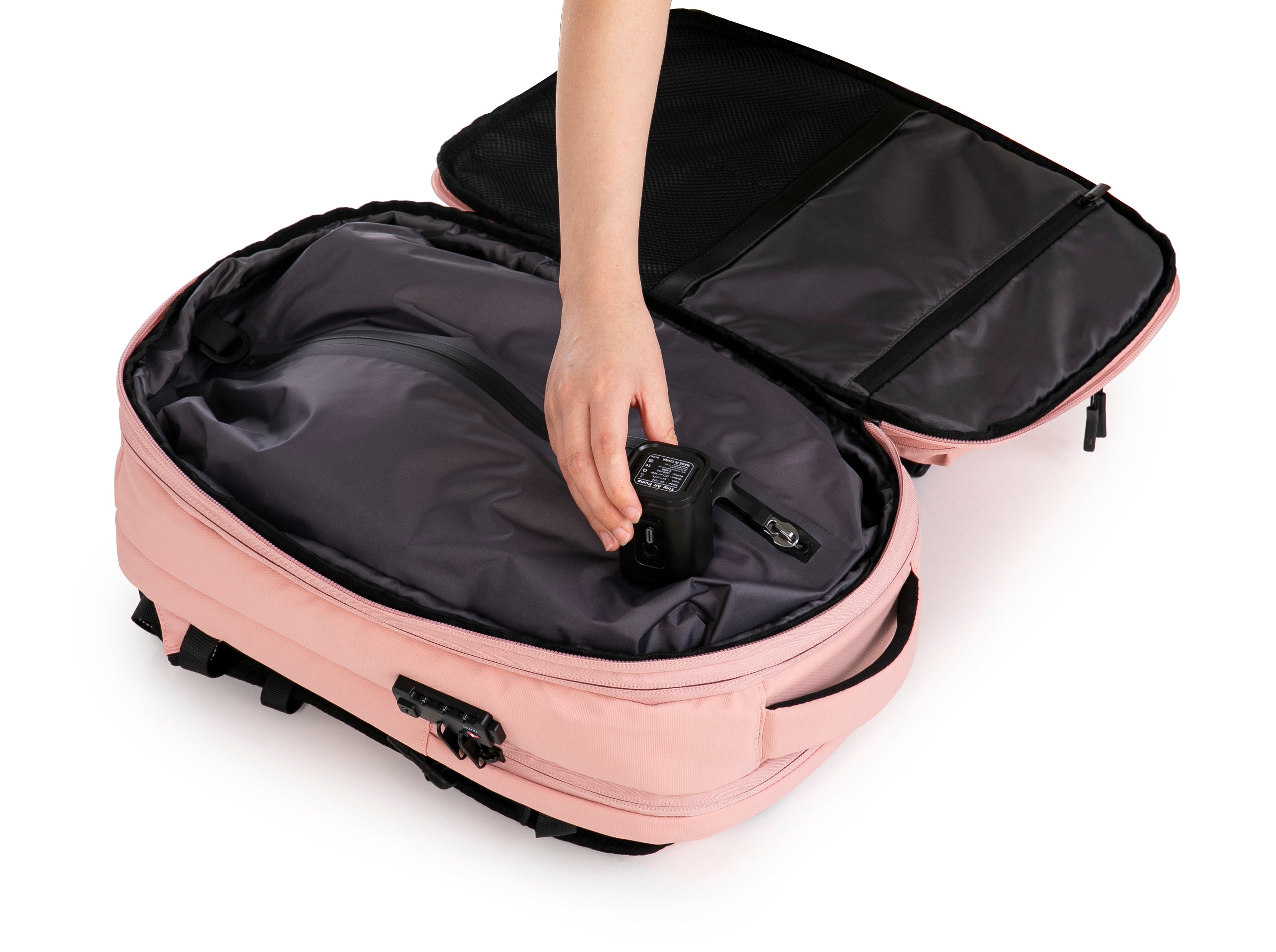 Vacuum compressible backpack – With or without pump