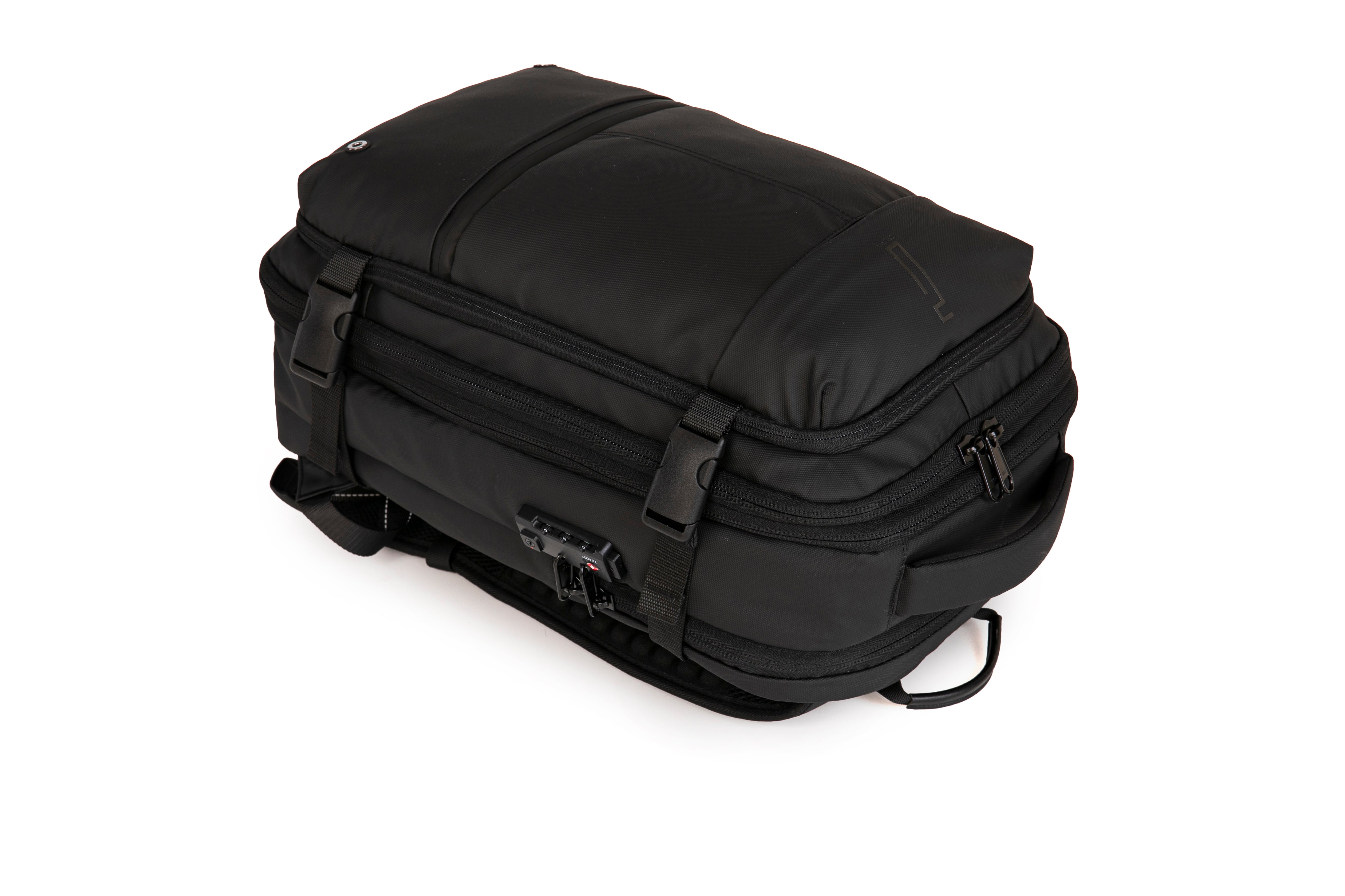 Vacuum compressible backpack – With or without pump