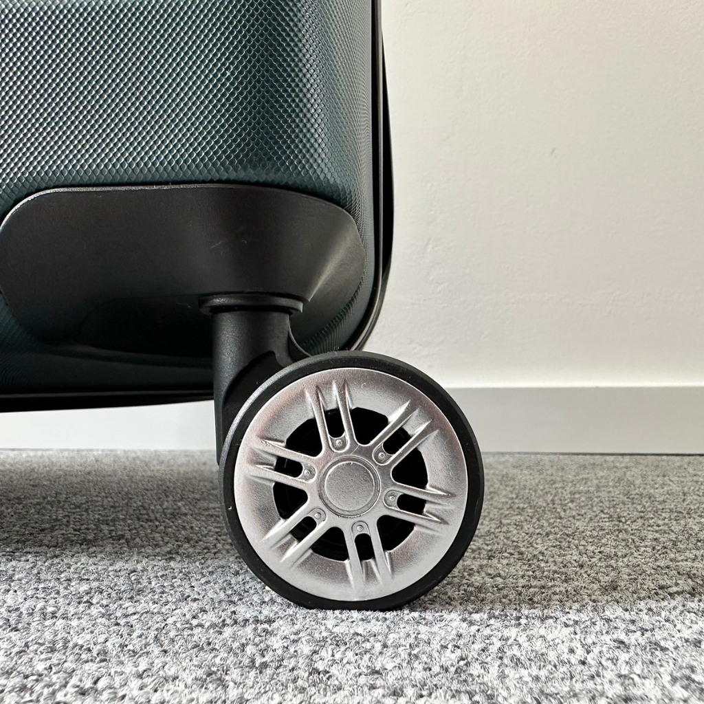 Pourquoi choisir une valise avec roues pivotantes à 360° pour vos déplacements ?